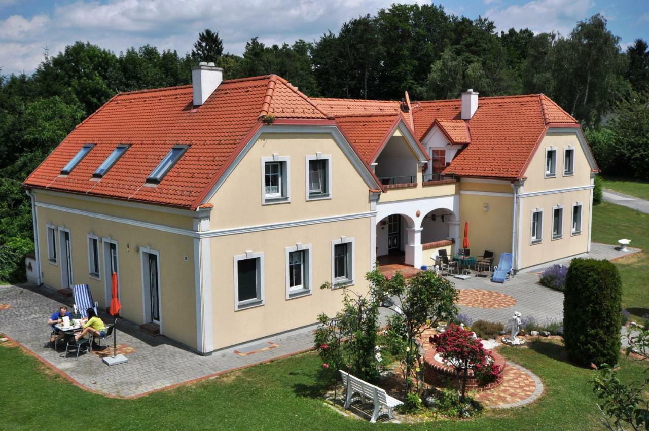 Worterberg Arkadenhof Flasch מראה חיצוני תמונה